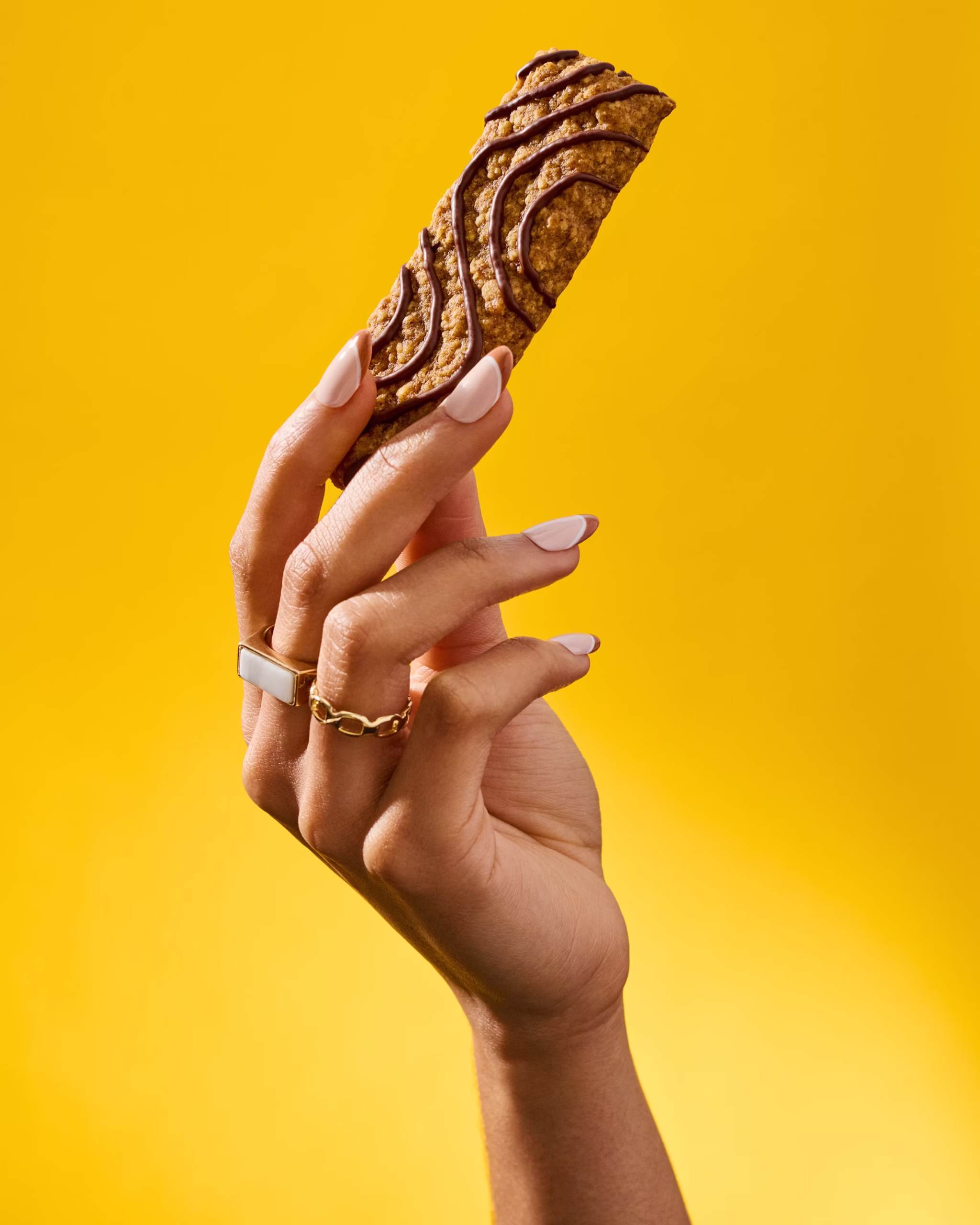 241217_MadeGood_1a_ChocolateChipMorningBar_0226_HERO_1